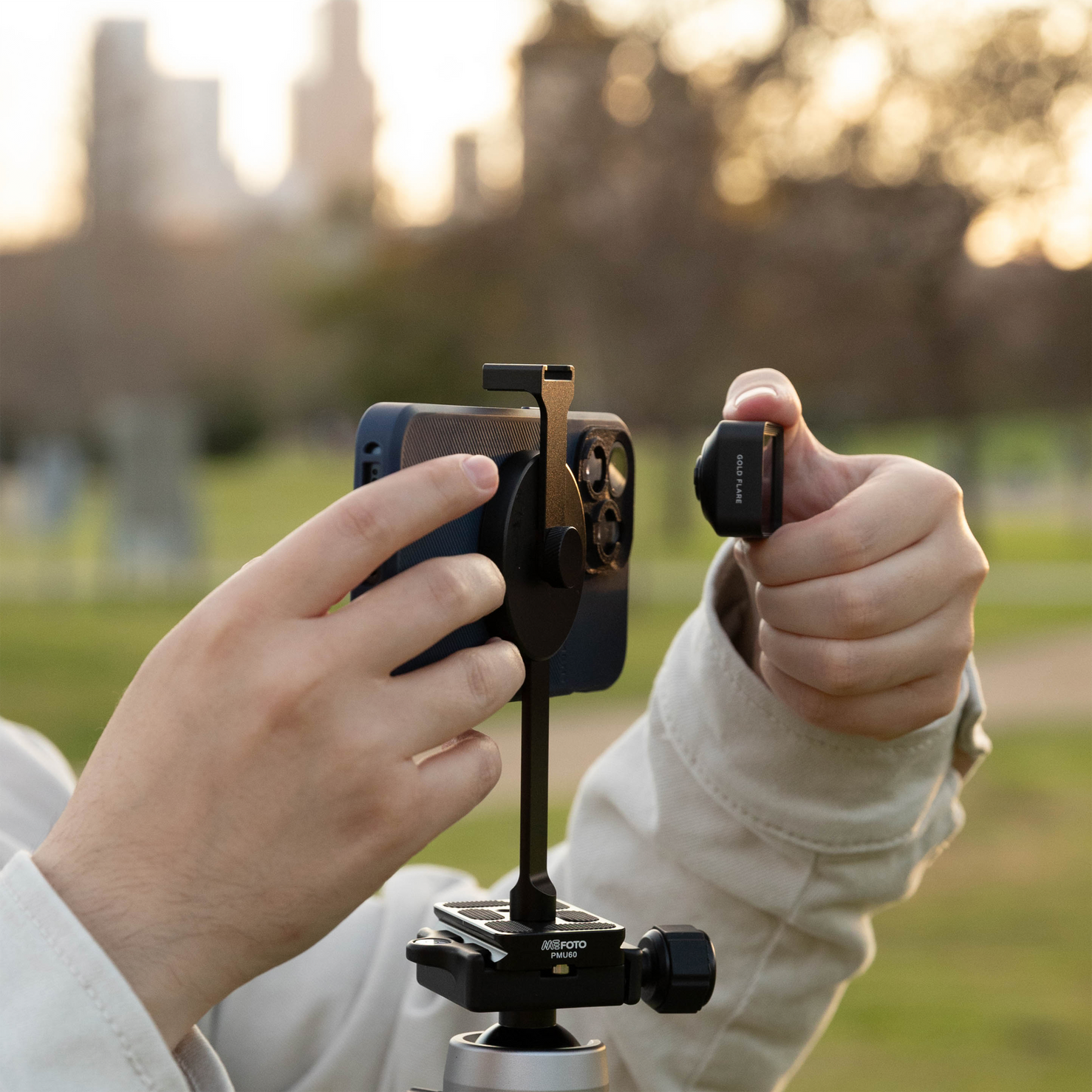 Moment T-Series Anamorphic Mobile Lens - 1.33x - Gold Flare