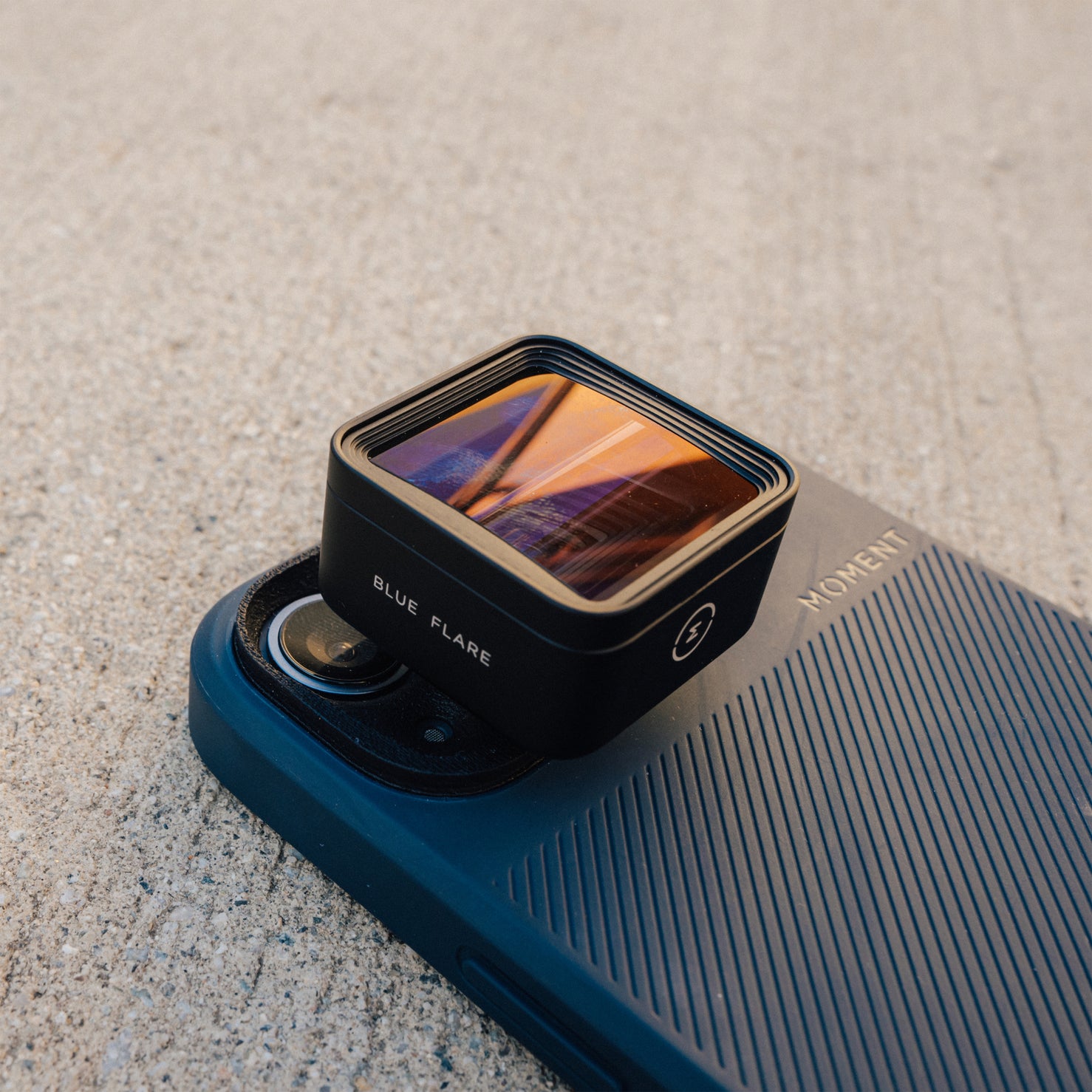 Moment T-Series Anamorphic Mobile Lens - 1.33x - Blue Flare