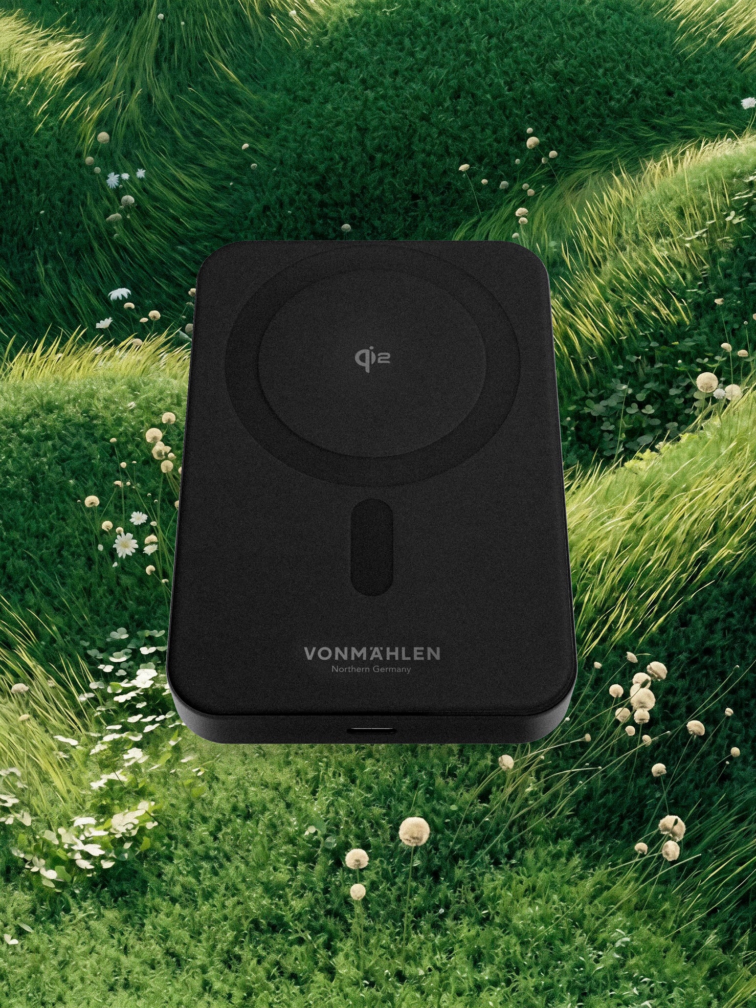 Vonmahlen Evergreen Mag 10,000 mAh 15W Power Bank with Kickstand - Black